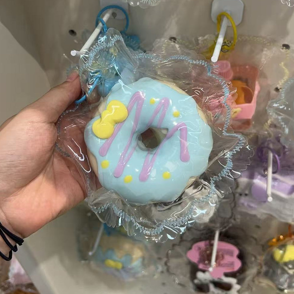🍩 【馬卡龍童話】夢幻天藍蝴蝶結甜甜圈慢回彈減壓捏捏樂掛飾 🍩